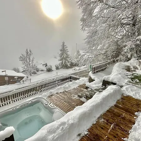 Unique Chalet Lake & Mountain View