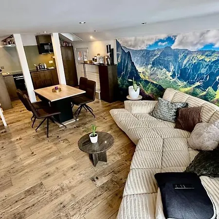 Unique Chalet Lake & Mountain View